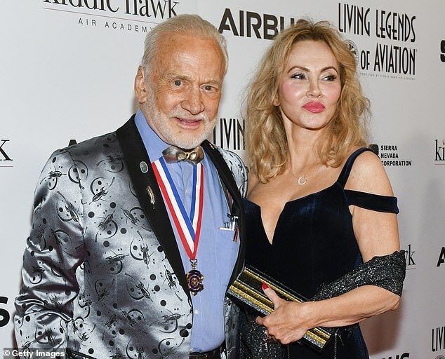 Afbeeldingslocatie: https://tweakers.net/i/qClL89pkbb1zjWHCqcAmgioSuFM=/full-fit-in/4920x3264/filters:max_bytes(3145728):no_upscale():strip_icc():fill(white):strip_exif()/f/image/KhA0dJoOabUjlRxBDAuI90Bj.jpg?f=user_large