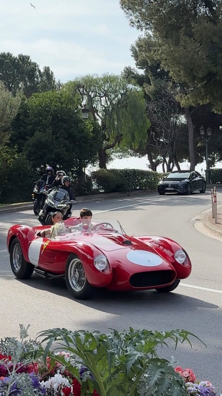 Afbeeldingslocatie: https://tweakers.net/i/qDs5ObmwzhSXhRfgBOZqPi8vBPM=/x800/filters:strip_icc():strip_exif()/f/image/war6sVJYNFLqZgmggNLGVFz7.jpg?f=fotoalbum_large