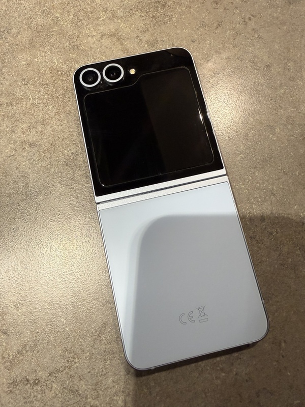 Afbeeldingslocatie: https://tweakers.net/i/qJxsvmlOEhSfrXH2s4a_v06INiQ=/x800/filters:strip_icc():strip_exif()/f/image/nI8TUS8ZHxX4TMtSKiY0dKhz.jpg?f=fotoalbum_large