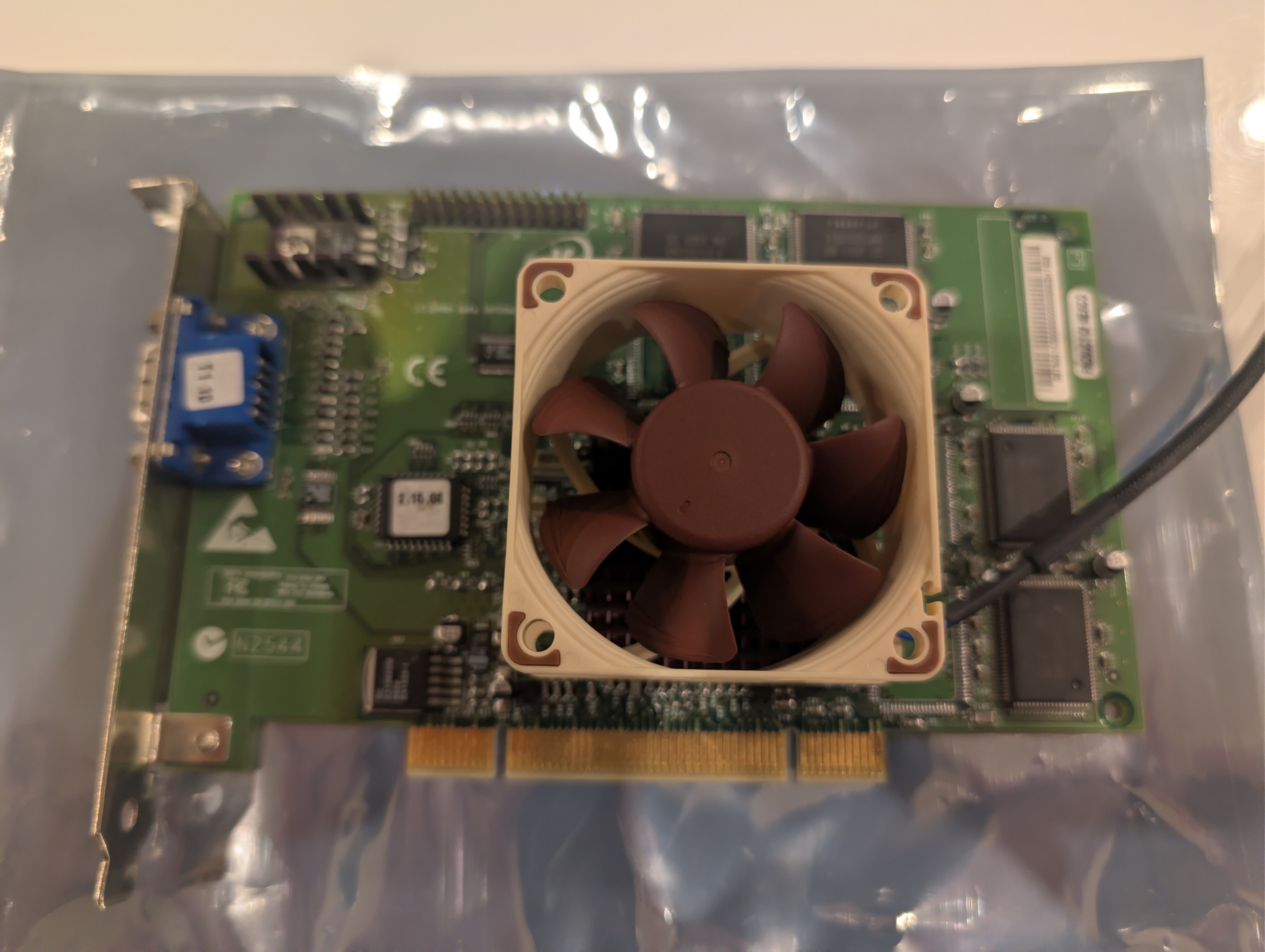 Afbeeldingslocatie: https://tweakers.net/i/qU2WIo8CbYZSjWRCLfk572A4jyg=/fit-in/4920x3264/filters:max_bytes(3145728):no_upscale():strip_icc():strip_exif()/f/image/PWyuhuKvreOIbXO7Sf70MfMb.jpg?f=user_large