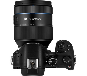 Samsung NX30 + 18-55mm F3.5-5.6 (DE model) Zwart