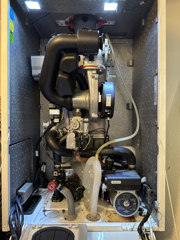 Afbeeldingslocatie: https://tweakers.net/i/qeEdbvz_drRBONt4-HKNY5jA_so=/x800/filters:strip_icc():strip_exif()/f/image/BZ8w5Qs1araqFJmNAkNY5OL2.jpg?f=fotoalbum_large