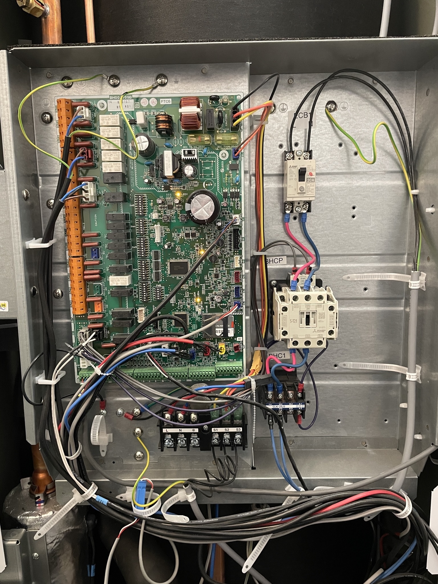 Afbeeldingslocatie: https://tweakers.net/i/qgf1ZooaEb1wAZdEhfld1_CI1ew=/full-fit-in/4920x3264/filters:max_bytes(3145728):no_upscale():strip_icc():fill(white):strip_exif()/f/image/Gx0RFrO9tWI8pKzxua18bQO2.jpg?f=user_large