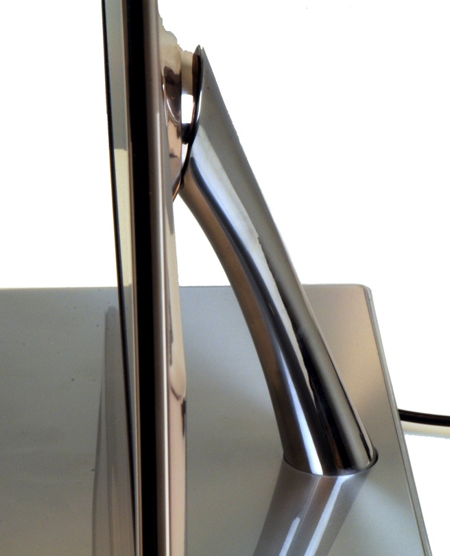 LG E2290V