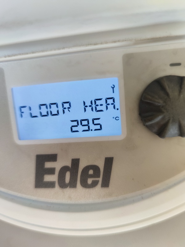 Afbeeldingslocatie: https://tweakers.net/i/r-DeM9cykf8jDgcb6gnI-310bpg=/x800/filters:strip_icc():strip_exif()/f/image/NL78akxQHn7Pu4nwJvU2wygJ.jpg?f=fotoalbum_large