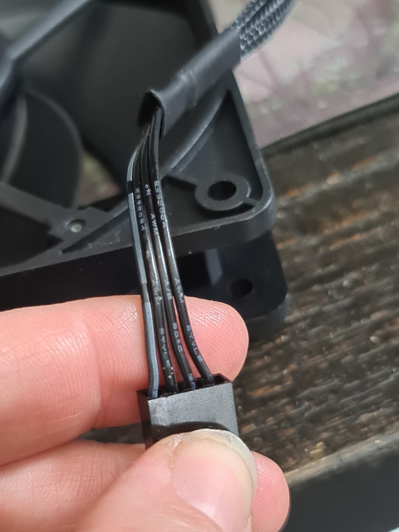 Afbeeldingslocatie: https://tweakers.net/i/r-hF1471-DEhYUxm84cw9OlRFu8=/800x/filters:strip_icc():strip_exif()/f/image/NobOtLXQfn0C2m3AD4NvRTau.jpg?f=fotoalbum_large