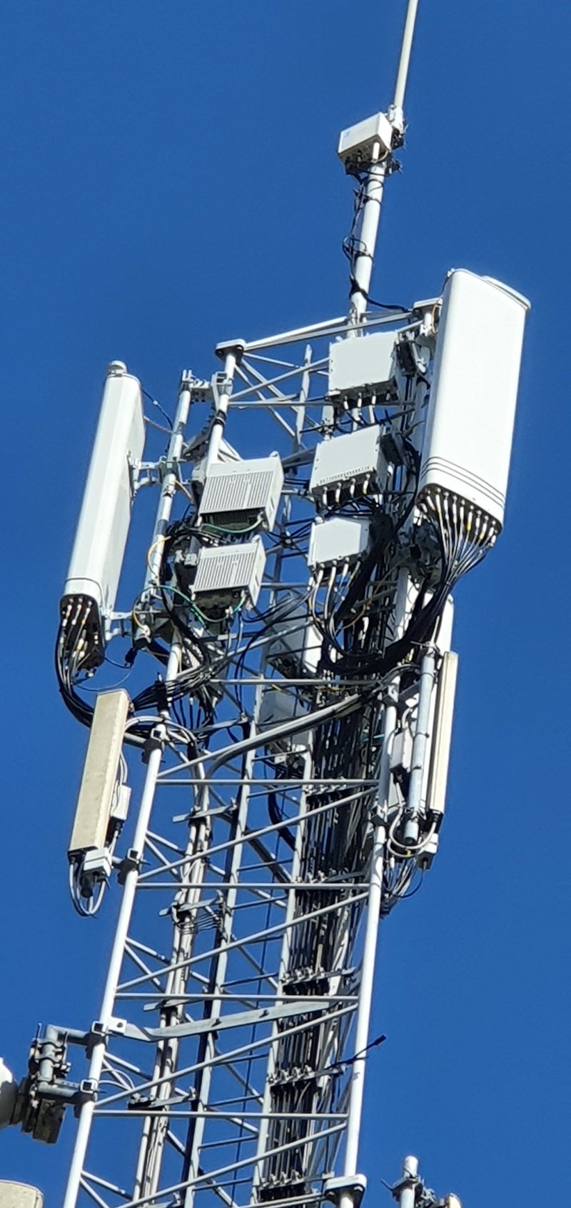 Afbeeldingslocatie: https://tweakers.net/i/r7qTmucFjyErNJB8fH6-Wz2uofI=/800x/filters:strip_icc():strip_exif()/f/image/0I1jPtacqOm7si7b3x5Ltyos.jpg?f=fotoalbum_large