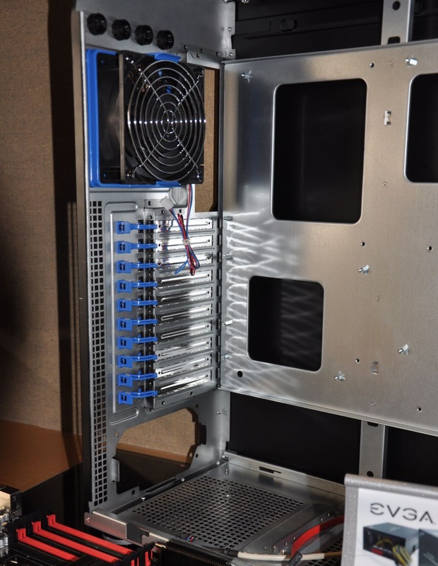 Computexpreview EVGA's SR2behuizing De SR2 voeding Tweakers