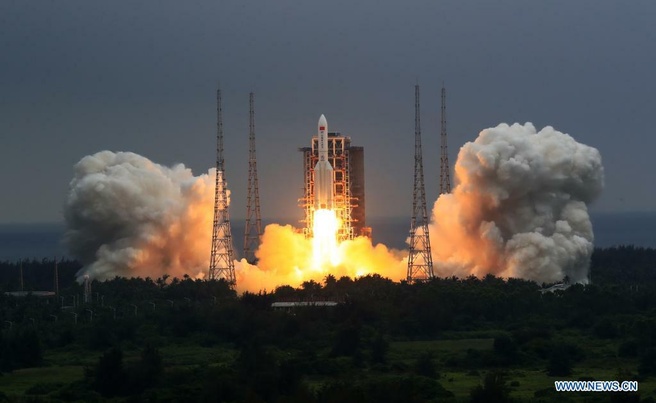Lancering van de Long March-5B Y2-raket met de CSS-module aan boord (foto: www.news.cn via cctv.com)