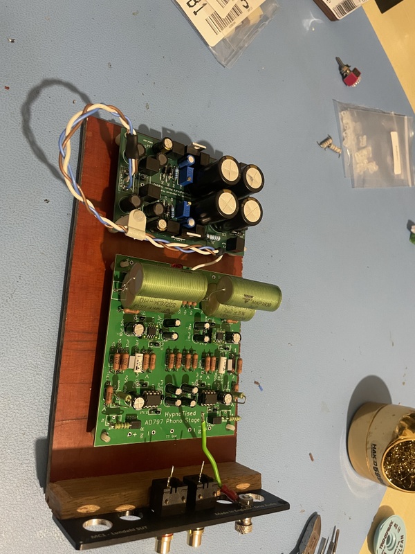 Afbeeldingslocatie: https://tweakers.net/i/rKuzXAf2LDiXr976TSJPnz19TnI=/x800/filters:strip_icc():strip_exif()/f/image/aoSCe7oqgc2YINQhCC0Rh2qk.jpg?f=fotoalbum_large