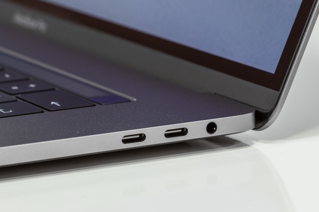 Apple MacBook Pro 15,4 2016