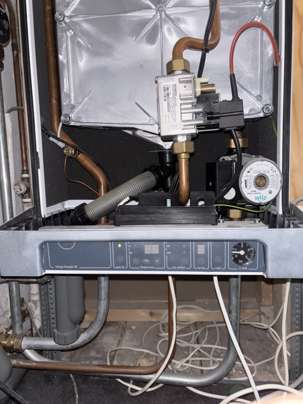 Afbeeldingslocatie: https://tweakers.net/i/rZFMw5odc58x9WmxpLYYslb50f0=/x800/filters:strip_icc():strip_exif()/f/image/KgRhuJ0fomeNPRswO6EM9974.jpg?f=fotoalbum_large