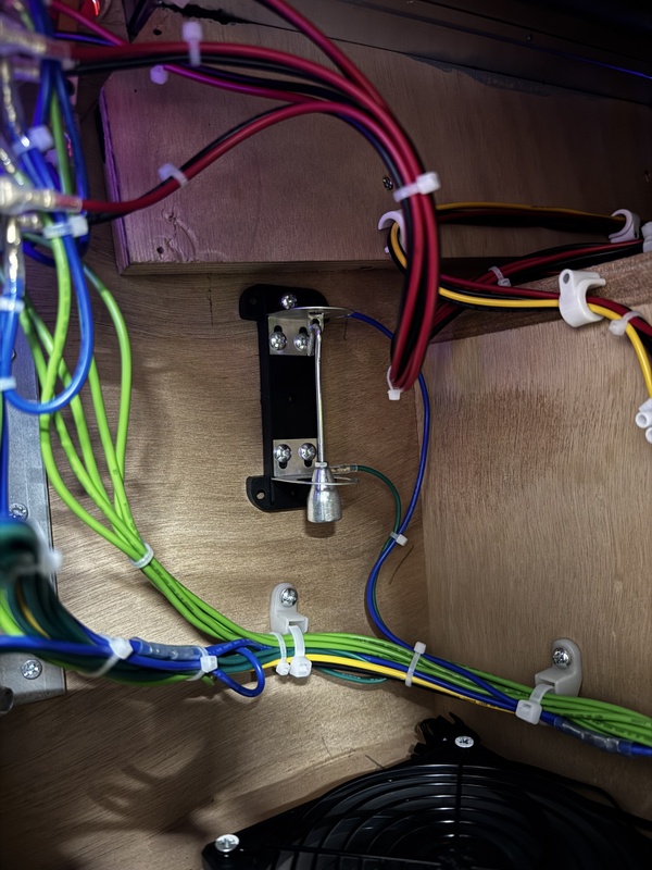 Afbeeldingslocatie: https://tweakers.net/i/rmnteK_ILmYTqXiRzW2Jn1rWEbw=/x800/filters:strip_icc():strip_exif()/f/image/Q7r11OSuVD6Z3Qp7qUCRXHN6.jpg?f=fotoalbum_large