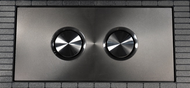 Hisense UR9S - woofers