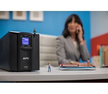 APC Smart-UPS C 1500VA LCD 230V with SmartConnect