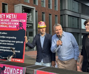Actievoerder spreekt menigte toe  Bron: Lumen Heijdendael