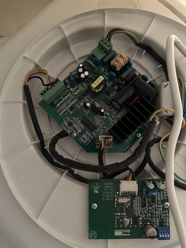Afbeeldingslocatie: https://tweakers.net/i/sKAI4DVgBu5On-ggKzmwqZksTXU=/x800/filters:strip_icc():strip_exif()/f/image/J4O12zPmUdASbHtnsDDhT1zD.jpg?f=fotoalbum_large