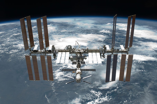 International Space Station op 30 mei 2011 vanuit de Space Shuttle Endeavour
