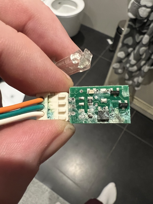 Afbeeldingslocatie: https://tweakers.net/i/sfZaIAz3blCwb6_wovtSi0Y7DuU=/x800/filters:strip_icc():strip_exif()/f/image/iKEAV3AQ233NB0POzVP5YcxP.jpg?f=fotoalbum_large