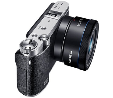 Samsung NX3000 + 16-50mm F3.5-5.6 Power Zoom + Flitser Zwart