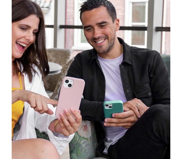 Accezz Liquid Silicone Backcover iPhone 15 - Donkergroen