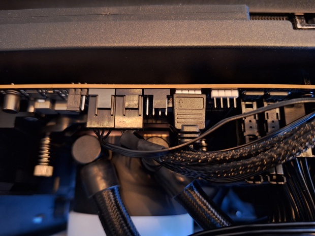 Afbeeldingslocatie: https://tweakers.net/i/sxg-j1Re8V1q7p9lLmVI7nDMnG0=/620x/filters:strip_icc():strip_exif()/m/2271134/1VHvXLVGaGPASpfJb7YvKzHiFILBTldthd3uw5HTFYLZ03PAKA.jpeg?f=620xauto