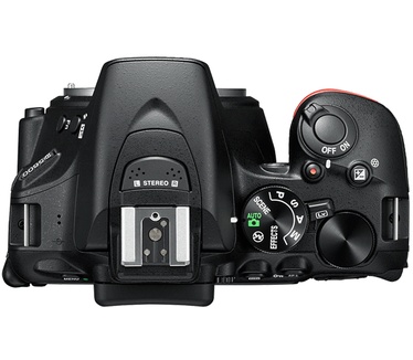 Nikon D5600 + AF-P DX 18–55 VR + AF-S DX 35 mm 1:1,8