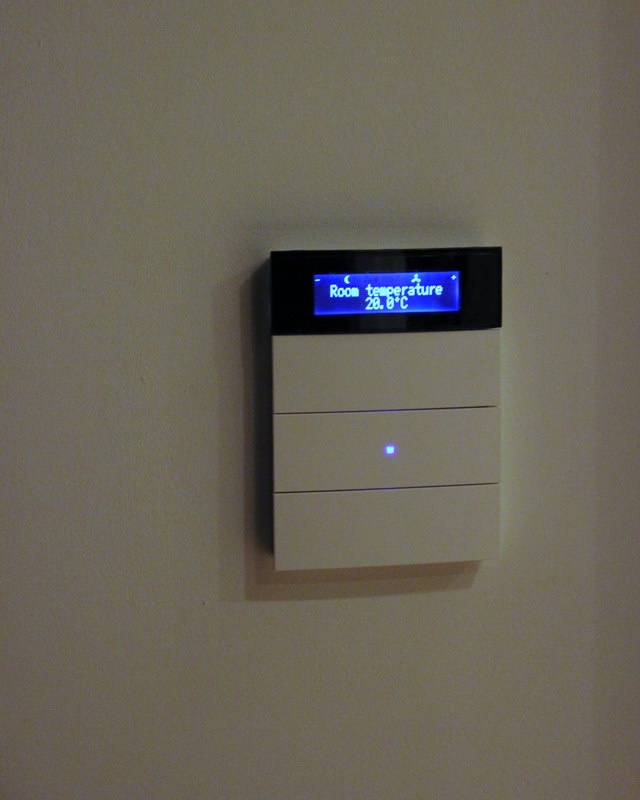 B.IQ, 3 knoppen met display, wit