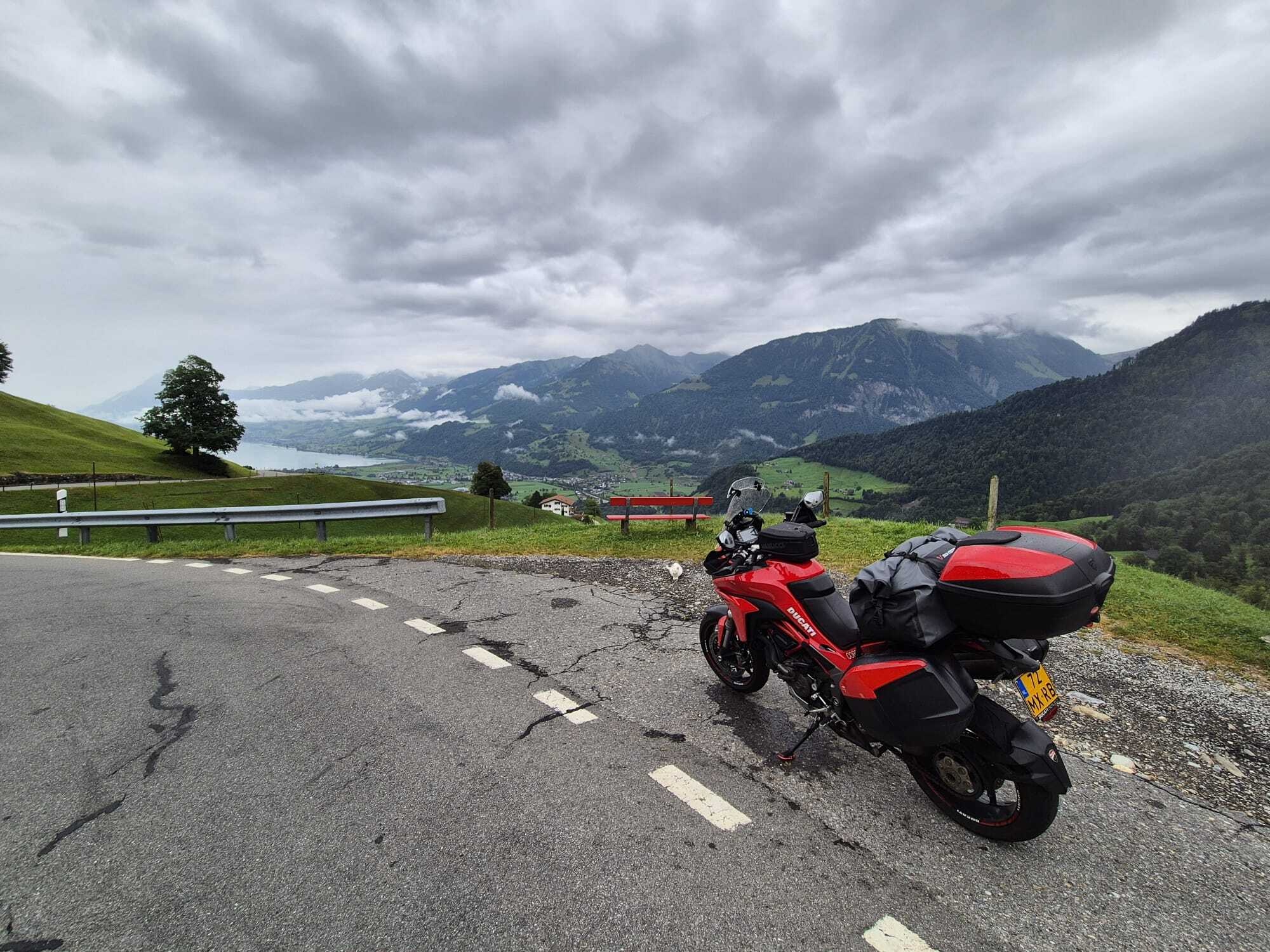 Afbeeldingslocatie: https://tweakers.net/i/t9a2JAehqrDTuoOJGkw2Kl2JLI8=/fit-in/4920x3264/filters:max_bytes(3145728):no_upscale():strip_icc():strip_exif()/f/image/ZEbvhP5KJTzme0FdS2A4fP0T.jpg?f=user_large