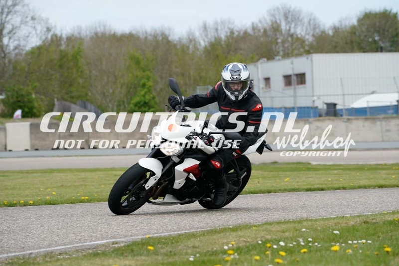 Afbeeldingslocatie: https://tweakers.net/i/tCOoBOjRhn43iiEXv3EPYpIv2ew=/800x/filters:strip_icc():strip_exif()/f/image/QUluvDziIVz6O8XA7x3rf7Qp.jpg?f=fotoalbum_large