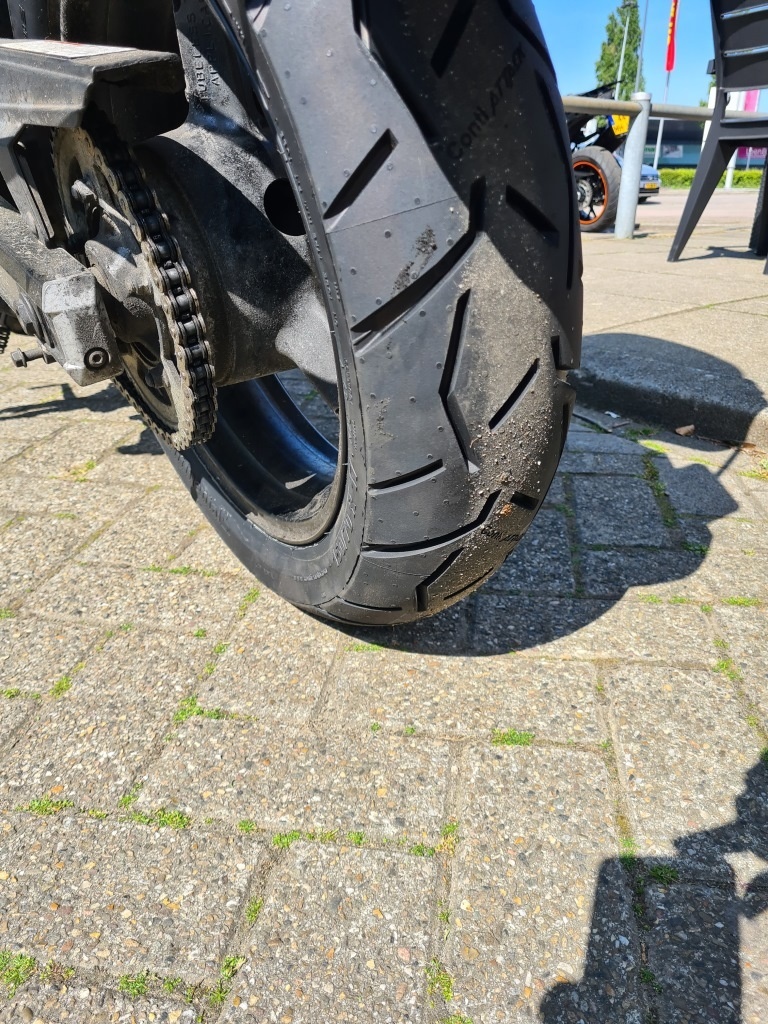 Afbeeldingslocatie: https://tweakers.net/i/ttcd9cyUF7PnwLQVaIuA40ftk-4=/full-fit-in/4920x3264/filters:max_bytes(3145728):no_upscale():strip_icc():fill(white):strip_exif()/f/image/TveOO7baM1m3bbMthbTY0HmO.jpg?f=user_large