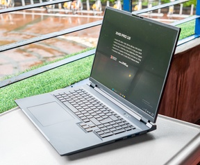 XMG Pro 18