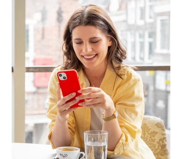 Accezz Liquid Silicone Backcover Samsung Galaxy S22 - Rood