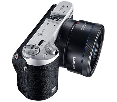 Samsung NX500 + 16-50mm F3.5-5.6 Power Zoom + 50-200mm F4-5.6 ED OIS III Zwart