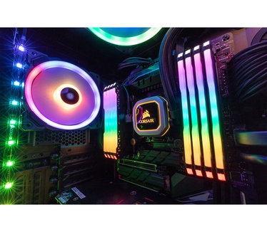 Corsair Vengeance RGB Pro CMW32GX4M4C3200C14