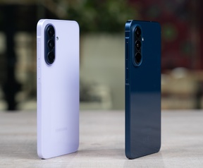 Samsung Galaxy A37 (roze) en A57 (donkerblauw)