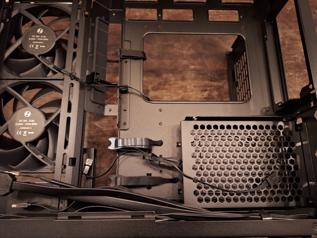 Afbeeldingslocatie: https://tweakers.net/i/uSAdvvZUChZCAvsN3_enOS7PdpQ=/620x/filters:strip_icc():strip_exif()/m/2271134/1VsbEmLHOZnfVgh6nr434eLtvvGxXjq1f5lWWMnI2YR0One5sM.jpeg?f=620xauto