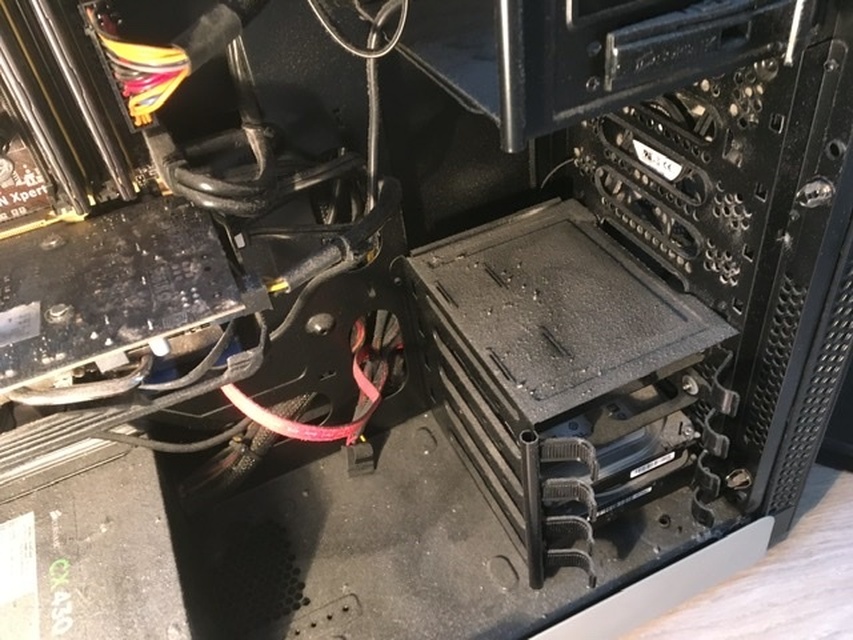 Afbeeldingslocatie: https://tweakers.net/i/uSo_tYkfQk5ApKOP2NusCAriLKI=/full-fit-in/4920x3264/filters:max_bytes(3145728):no_upscale():strip_icc():fill(white):strip_exif()/f/image/gNOpscA1QNCEb7HnlA9FCsMZ.jpg?f=user_large