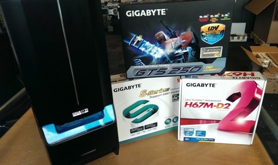 Tweakers Helpt Gigabyte-dozen en -behuizing