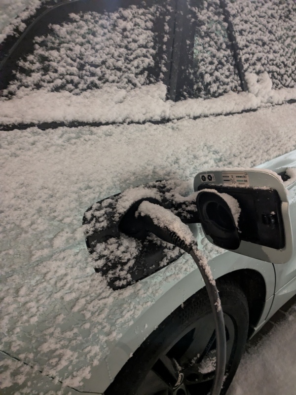 Afbeeldingslocatie: https://tweakers.net/i/ui5GMWLYznMnlKQHgeQU1ElvCDQ=/x800/filters:strip_icc():strip_exif()/f/image/hcQ9EQbhWcPzBIYuY0IvYQYq.jpg?f=fotoalbum_large