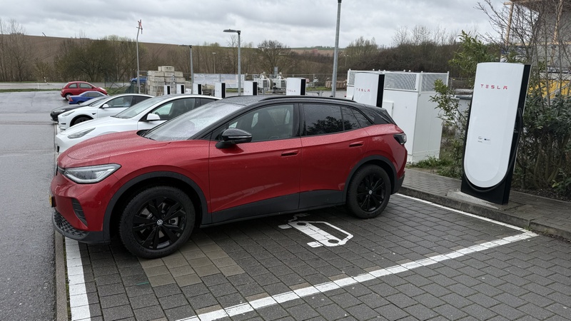 Afbeeldingslocatie: https://tweakers.net/i/utKrESsAKuqmSZY2D0M2AT82848=/800x/filters:strip_icc():strip_exif()/f/image/wx95PrIRE0oSTNNbHaIGD8r4.jpg?f=fotoalbum_large