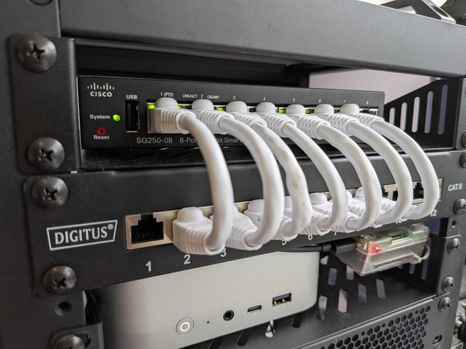 Patchpaneel en switch