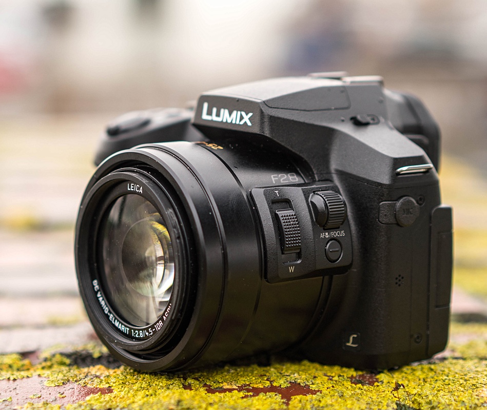Panasonic Lumix FZ300 Review - Body en bediening - Tweakers