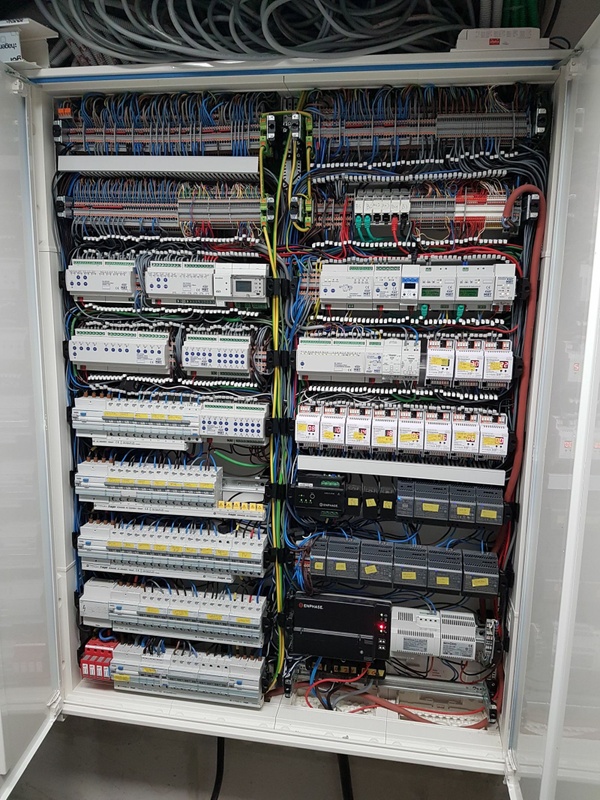 Afbeeldingslocatie: https://tweakers.net/i/v34OhK2MHnUVga4P1a2ZvXIwRvo=/x800/filters:strip_icc():strip_exif()/f/image/NfNDjZGUI9MTFVJUHzjxxQ2z.jpg?f=fotoalbum_large