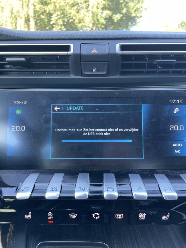 Afbeeldingslocatie: https://tweakers.net/i/v3u5bWM2WBPtoeOSrAziCrZK0zg=/x800/filters:strip_icc():strip_exif()/f/image/tKMgZFp9PNTqNfEp8Gu9LrqR.jpg?f=fotoalbum_large