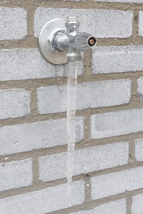 Ijspegel bij Grohe vorsvrije gevelkraan