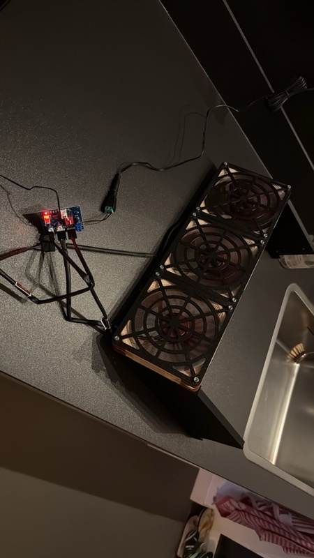 Afbeeldingslocatie: https://tweakers.net/i/vNgg1T44py5ibxU3l3U_sFVEVqI=/x800/filters:strip_icc():strip_exif()/f/image/zQLxN3U0EODxTUXov8egvhqB.jpg?f=fotoalbum_large