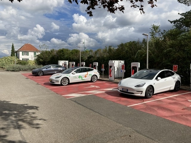 Afbeeldingslocatie: https://tweakers.net/i/vTyORS91A9InW73XXG36IAPGjtE=/full-fit-in/4920x3264/filters:max_bytes(3145728):no_upscale():strip_icc():fill(white):strip_exif()/f/image/ycdh20jJyIAKAwSHOpw04Dp3.jpg?f=user_large