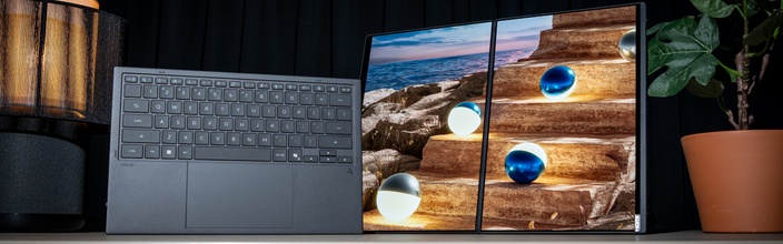 Twee schermen, één laptop
