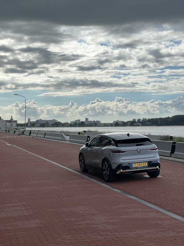 Afbeeldingslocatie: https://tweakers.net/i/vWGGUr1rnAoGzDFX3rX_wICLruI=/x800/filters:strip_icc():strip_exif()/f/image/wRF6DVfQ3SUKWy9aGhVrdJ8V.jpg?f=fotoalbum_large